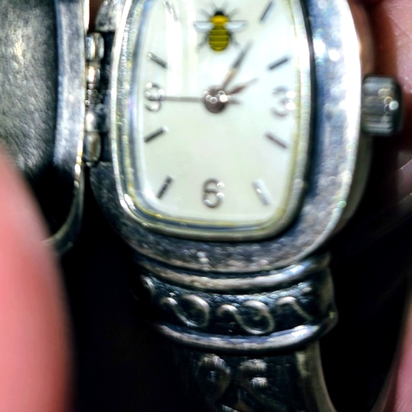 ⌚️ Cuff Bracelet Watch Quartz Lot of 5 Rhinestones Scroll Oui Bee Gold Costume⌚️ - Picture 6 of 16